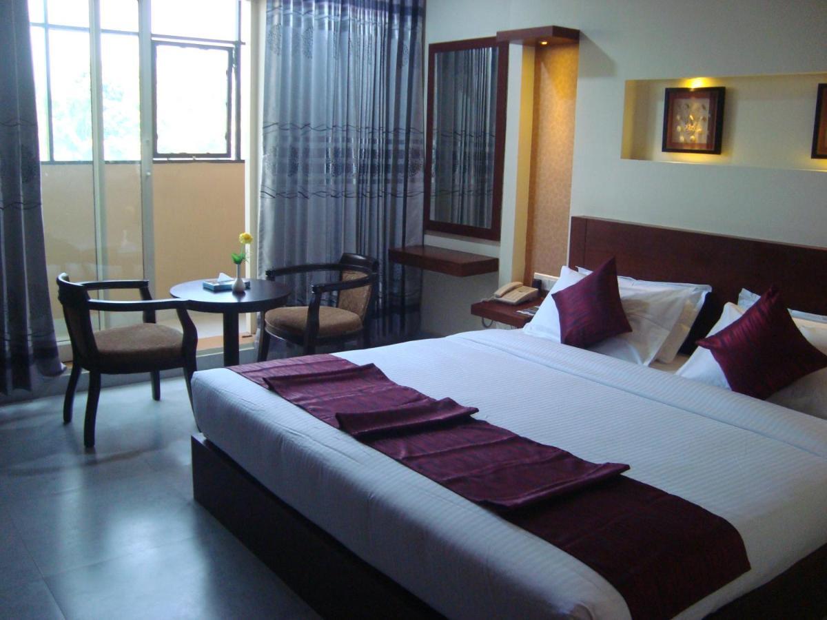 Rouba Residency Hotel Ponnāni Exteriör bild