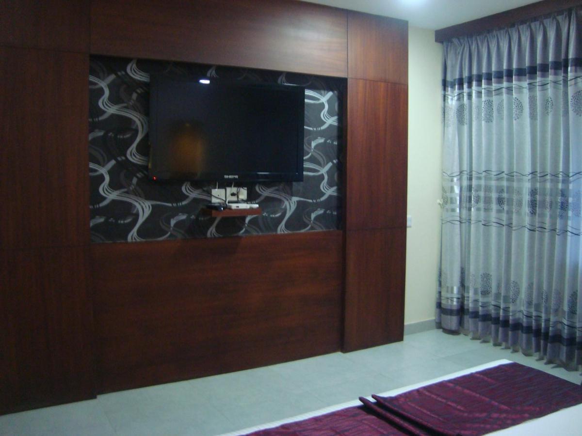 Rouba Residency Hotel Ponnāni Exteriör bild