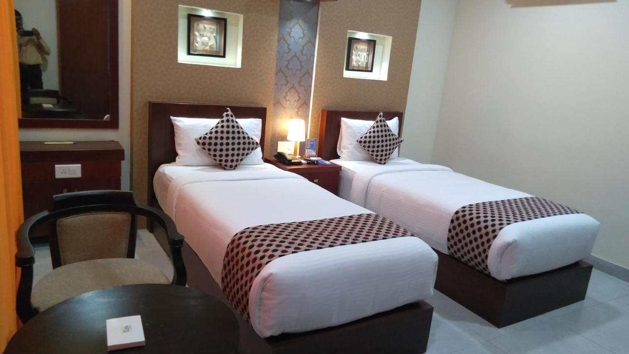 Rouba Residency Hotel Ponnāni Exteriör bild